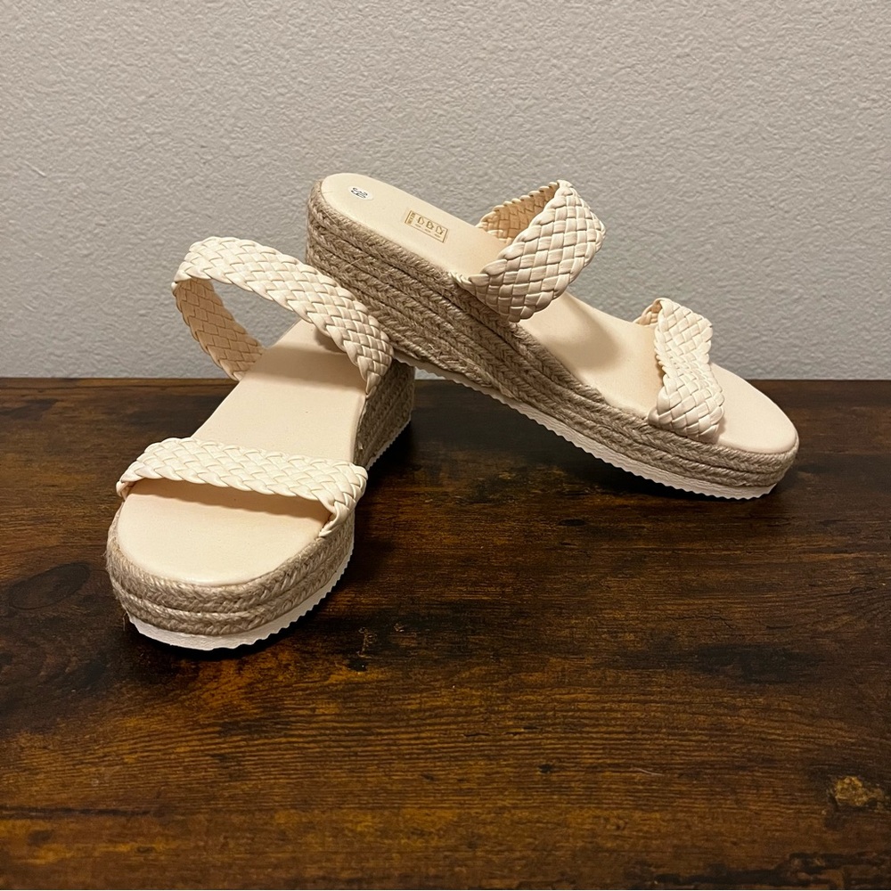 NWOT Size 8.5 Beige Double Band Slip On Minimalist Wedge Sandals Flip Flops